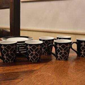 Elegant Black and White Mug Set